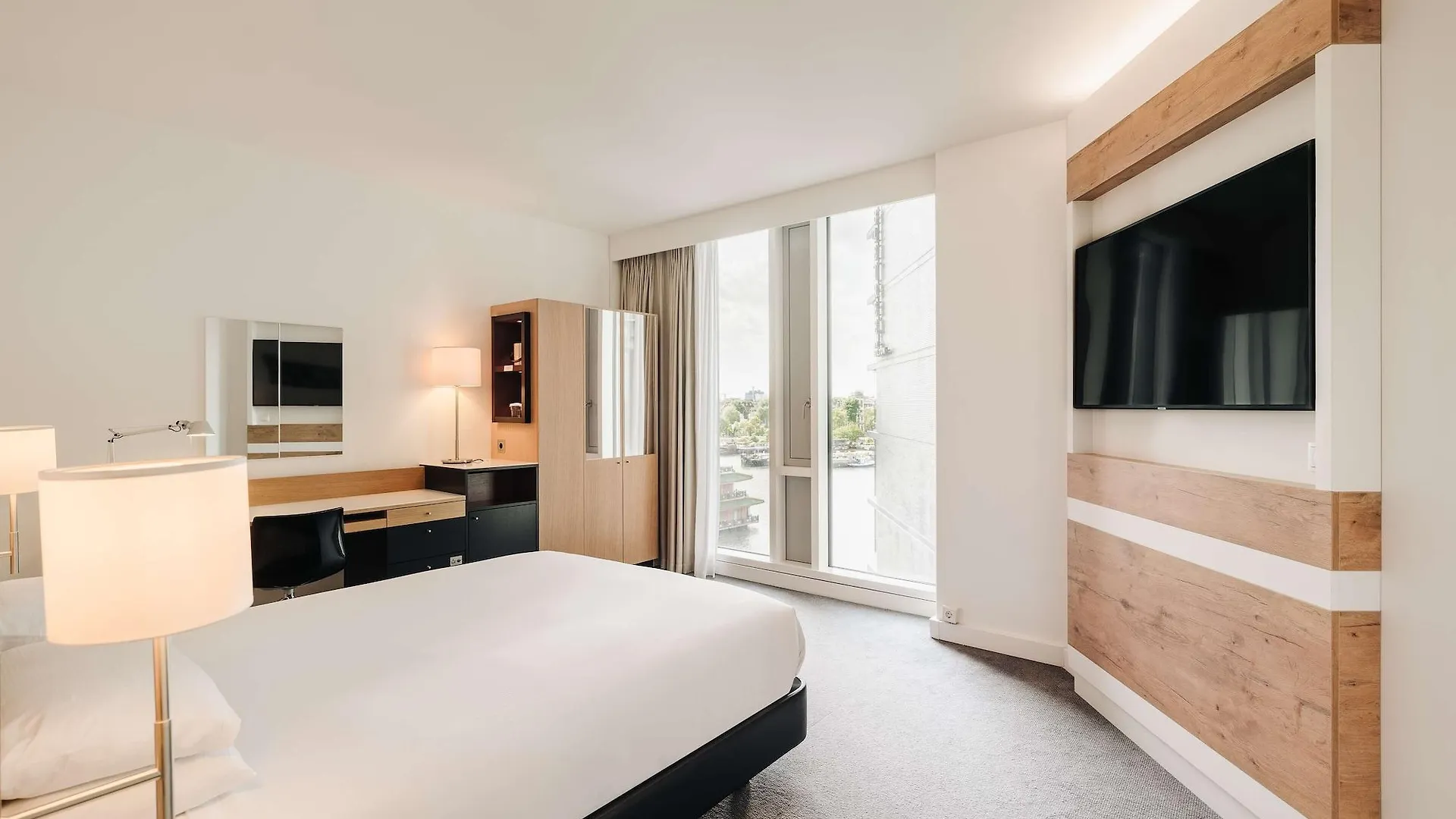 Doubletree By Hilton Amsterdam Centraal Station Hotel