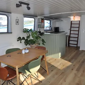 Private On Houseboat Accommodatie bij particulieren