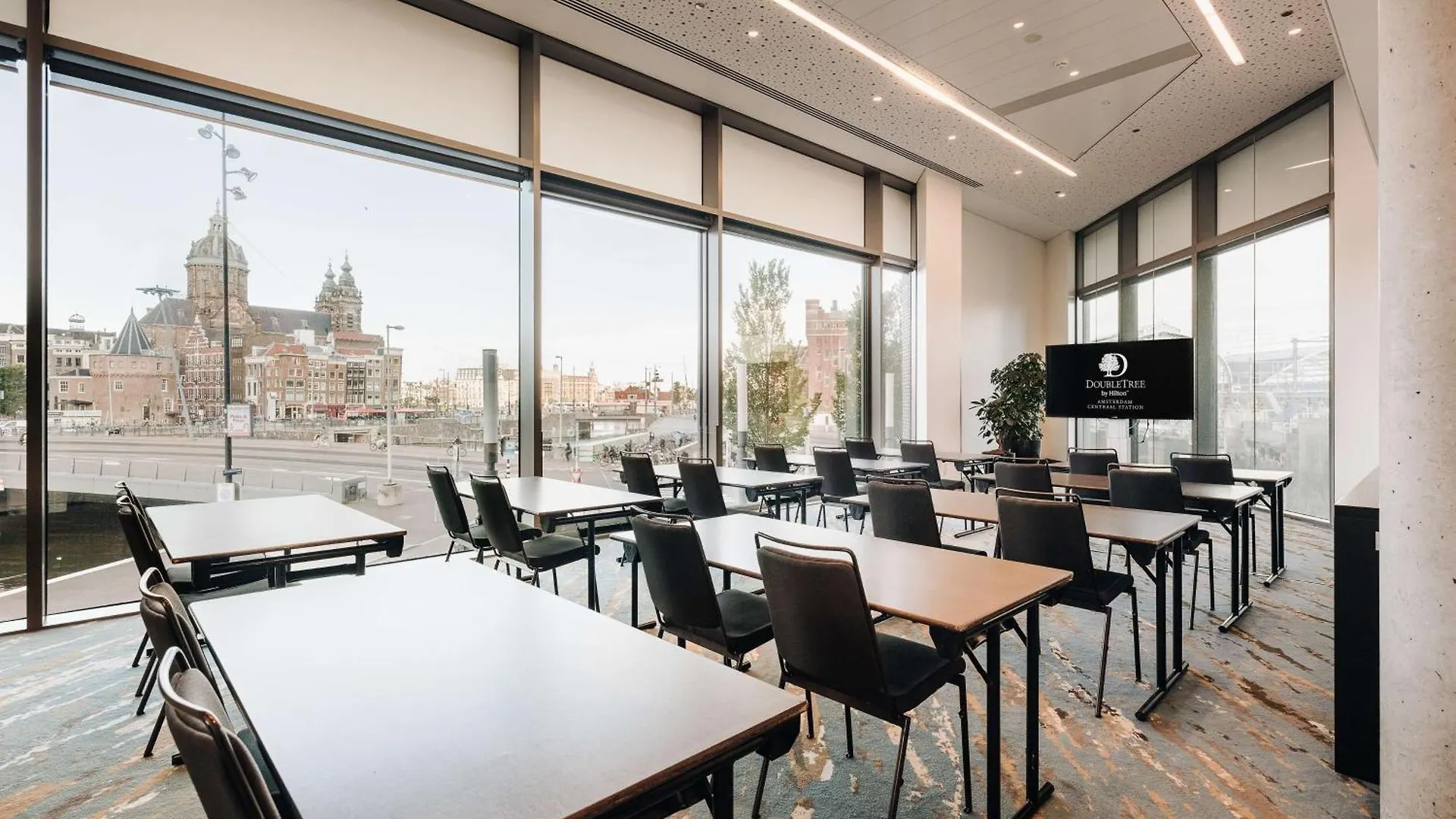 Doubletree By Hilton Amsterdam Centraal Station Hotel