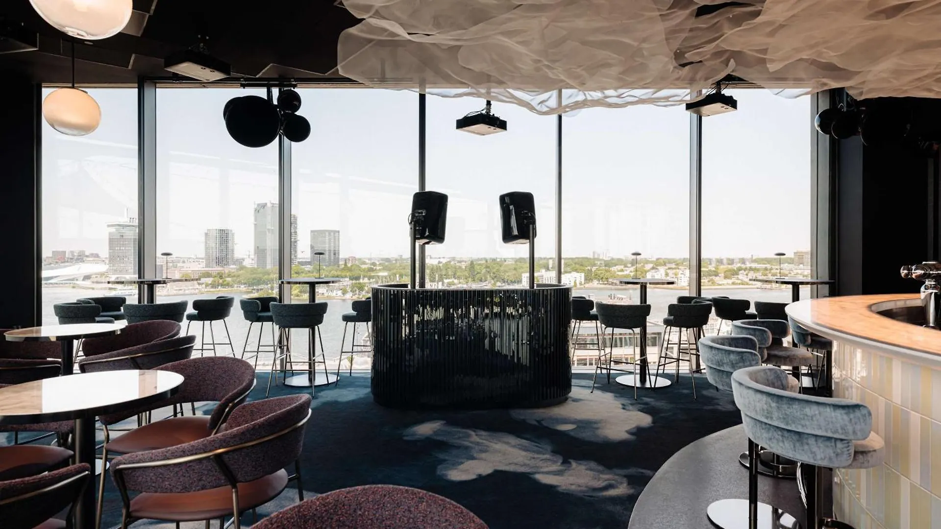 Doubletree By Hilton Amsterdam Centraal Station 4*,
