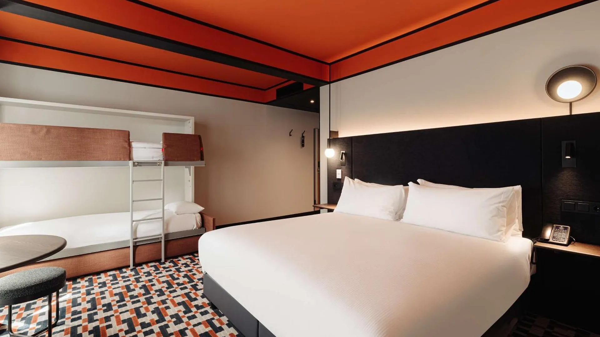 Doubletree By Hilton Amsterdam Centraal Station 4*,